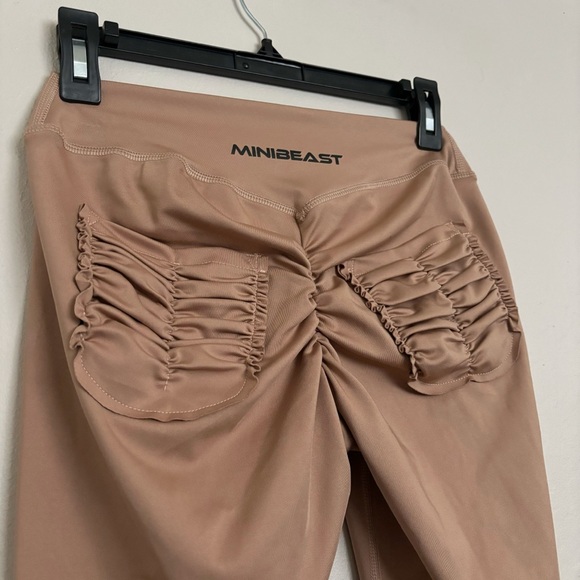 MiniBeast Curve X Leggings in Nude Size Medium Booty-Scrunch Squat-Proof - Picture 7 of 11